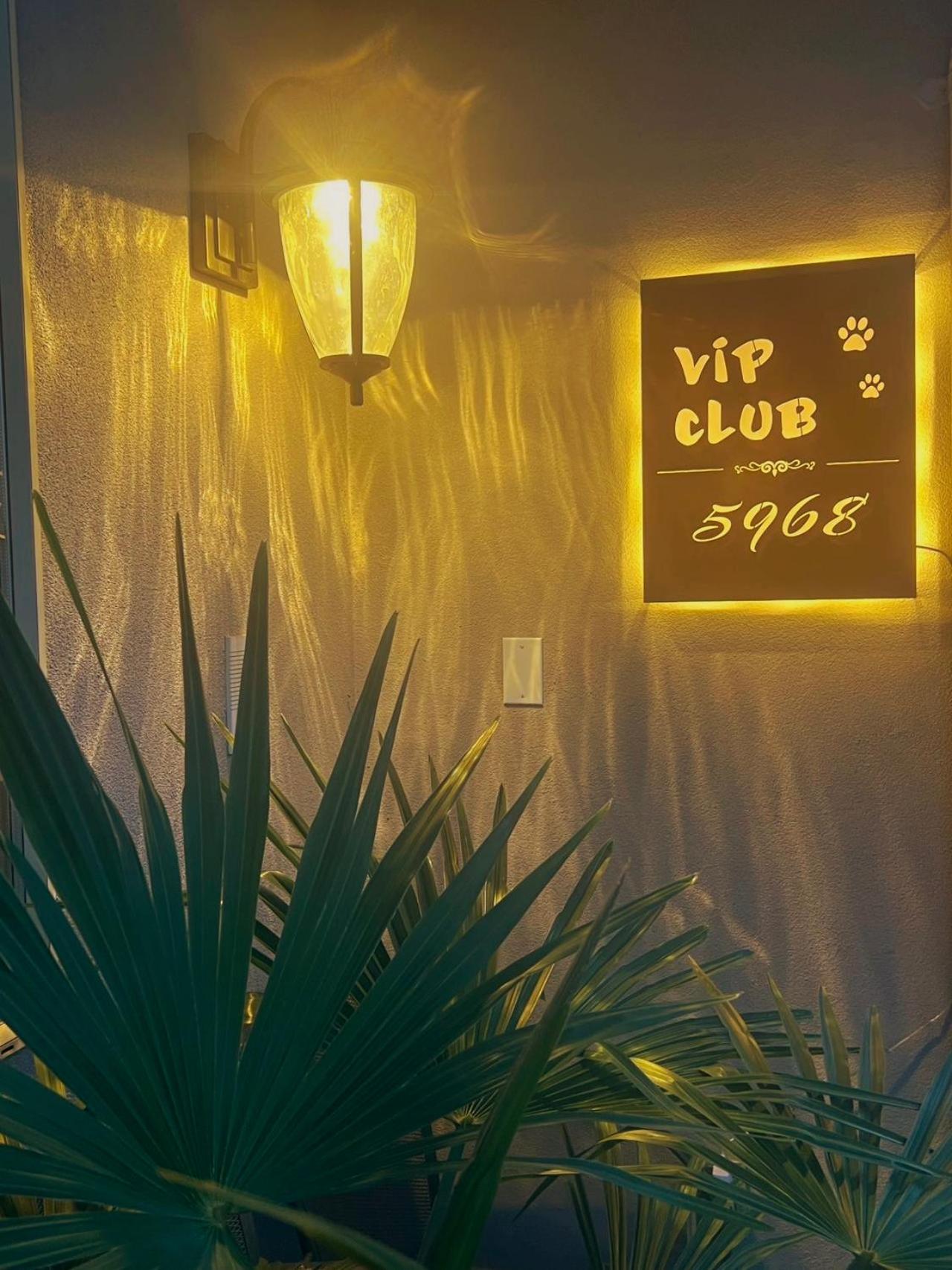 V.I.P. Club Apartment Surrey Exterior photo